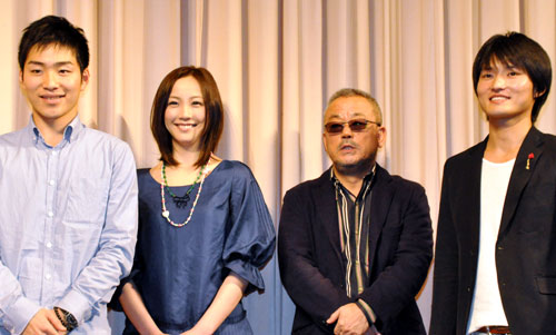 左から後藤淳平、ちすん、井筒和幸監督、福徳秀介