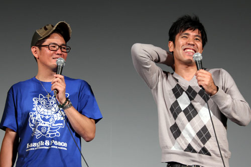 『南の島のフリムン』特別上映で舞台挨拶を行ったガレッジセールのゴリ（右）と川田（左）