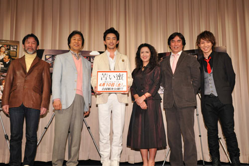 左から亀田幸則監督、森本タロー、金子昇、池上季実子、田中健、鎌苅健太