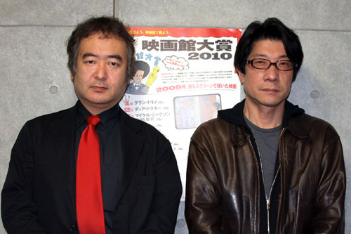 映画館大賞2010の特集上映でトークショーを繰り広げた高橋玄監督（左）と阪本順治監督（右）