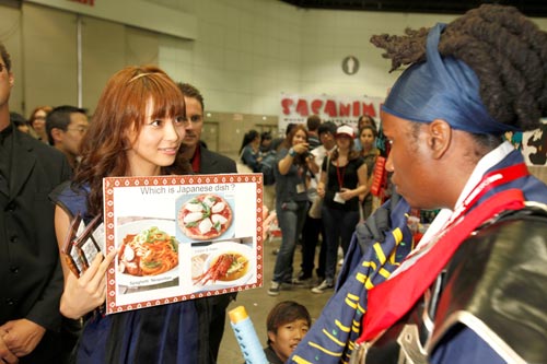 ナポリタン、ピザなどの写真を見せ、どれが日本料理か質問して回った相武紗季