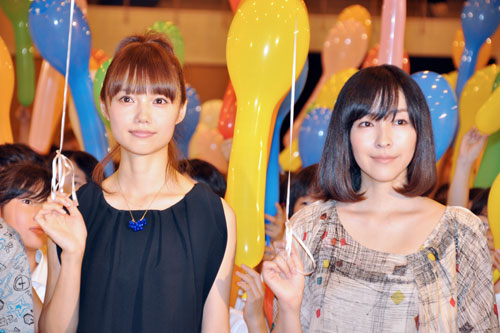 宮崎あおい（左）と麻生久美子（右）
