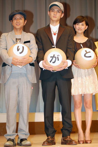 写真左から、藤井フミヤ、高良健吾、谷村美月