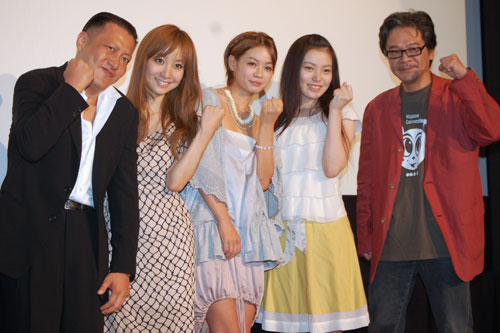 写真左から、鳥肌実、木口亜矢、佐久間麻由、安井紀絵、佐藤寿保監督