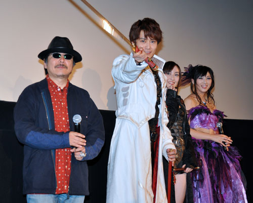 左から雨宮慶太監督、小西遼生、松山メアリ、原紗央莉