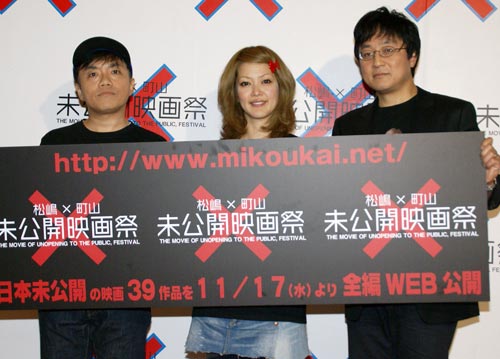 左から水道橋博士、松嶋尚美、町山智浩。イベント前の囲み取材時の様子