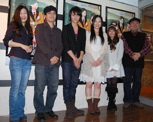 写真左から武川アイ、大森研一監督、佐藤永典、須藤茉麻、竹達彩奈、本田透