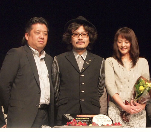 左から『冷たい熱帯魚』の千葉善紀プロデューサー、園子温監督、黒沢あすか
