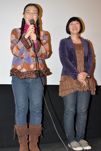 たんぽぽの白鳥久美子（左）と川村エミコ（右）