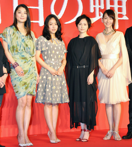 写真左から小池栄子、井上真央、永作博美、森口瑤子