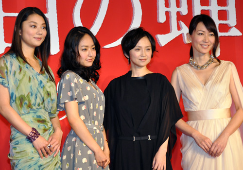 写真左から小池栄子、井上真央、永作博美、森口瑤子
