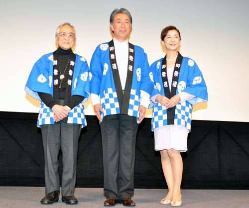 左から飯島敏宏監督、高田純次、高橋恵子