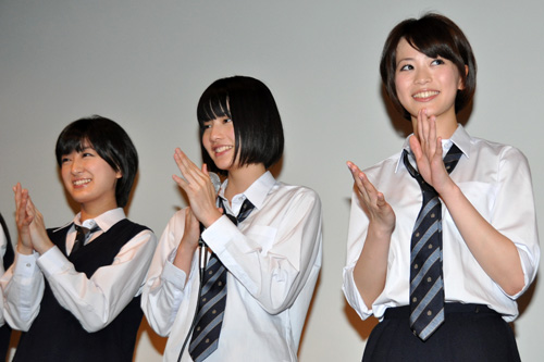 写真左から水沢奈子、橋本愛、坂田梨香子
