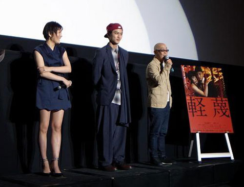 左から鈴木杏、高良健吾、廣木隆一監督