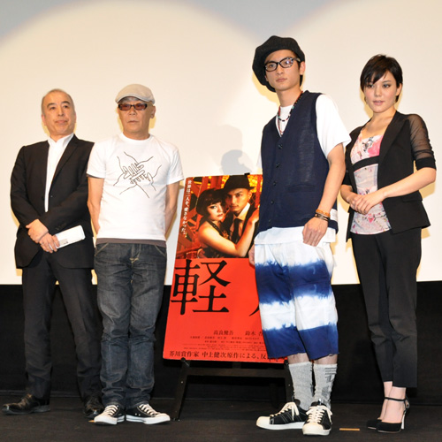 写真左から大高宏雄、廣木隆一監督、高良健吾、鈴木杏