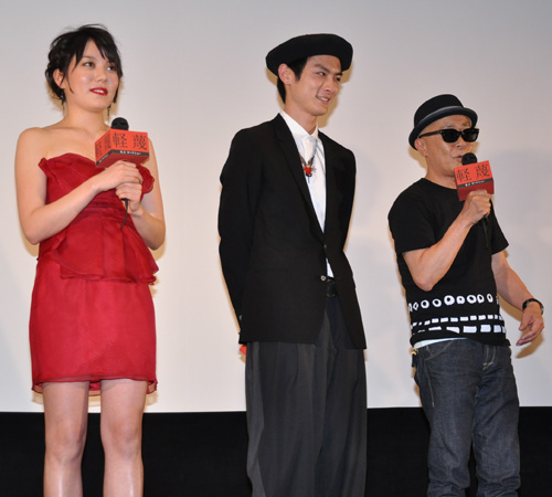 写真左から鈴木杏、高良健吾、廣木隆一監督