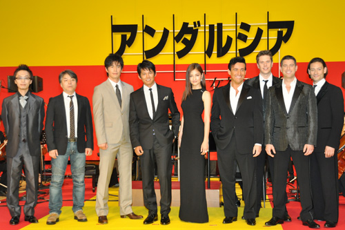写真左から菅野祐悟、西谷弘監督、伊藤英明、織田裕二、黒木メイサ、イル・ディーヴォの4人