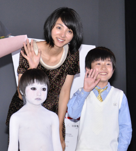 写真左から『呪怨』の白塗り少年、満島ひかり、澁谷武尊