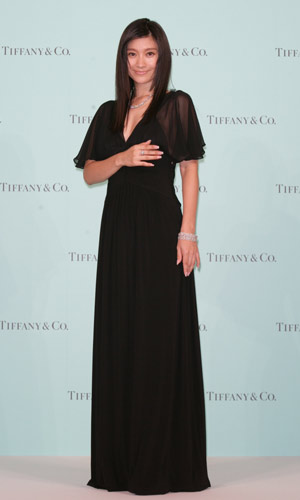 舞台挨拶の前に、ティファニーのイベント「Tiffany True Love パーティ」に出席した篠原涼子