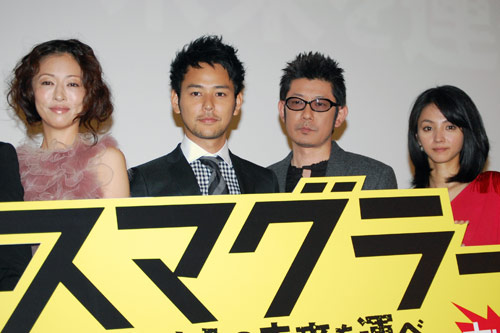 左から松雪泰子、妻夫木聡、永瀬正敏、満島ひかり