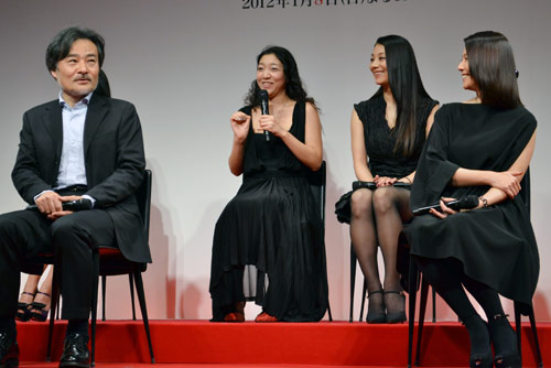 左から黒沢清監督、安藤サクラ、小池栄子、小泉今日子