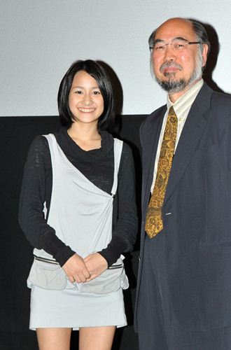 田崎アヤカ（左）と吉村芳之監督（右）