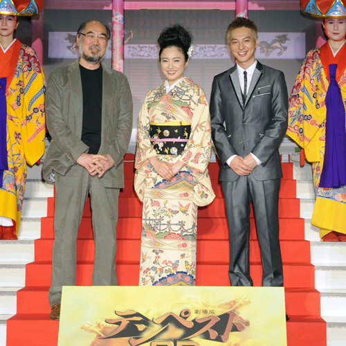 『劇場版テンペスト3D』ジャパンプレミアに登場した仲間由紀恵（中央）、塚本高史（右）、吉村芳之監督（左）