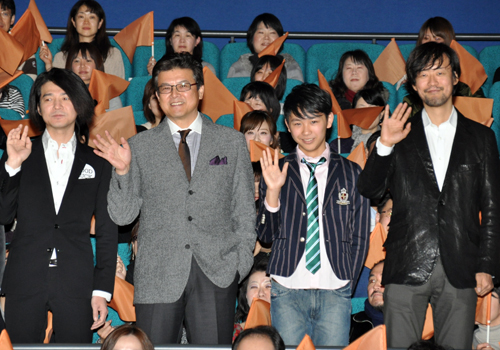 左から吉岡秀隆、三浦友和、須賀健太、山崎貴監督