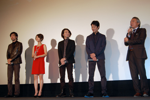 左から山崎貴監督、堀北真希、吉岡秀隆、堤真一、阿部秀司エグゼクティブ・プロデューサー