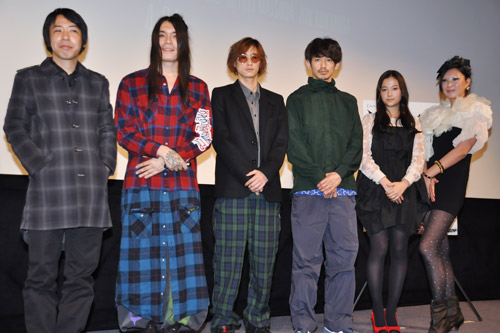 左から豊田利晃監督、KenKen、窪塚洋介、瑛太、草刈麻有、ピュ〜ぴる