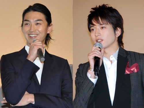 1位に選ばれた松田翔太（左）と2位に選ばれた向井理（右）