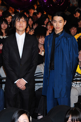 松山博昭監督（左）と松田翔太（右）