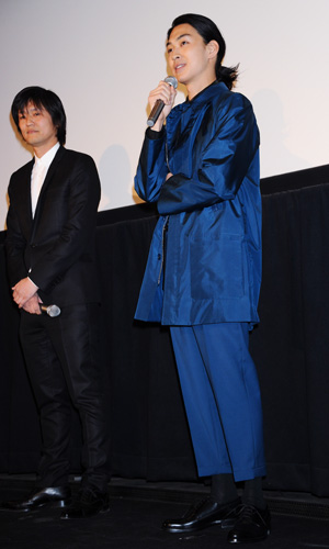 松山博昭監督（左）と松田翔太（右）