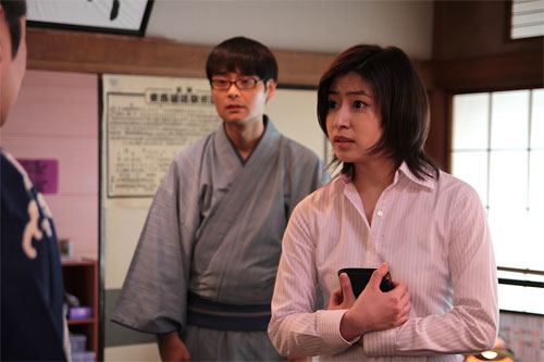 『TOKYOてやんでぃ〜The StoryTeller's Apprentice〜』より。ヒロインの女性誌記者を演じる南沢奈央（右）と万年前座の主人公を演じるノゾエ征爾（左）