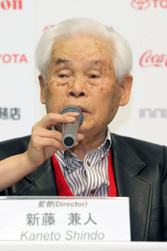 新藤兼人監督。写真は2010年10月に行われた『一枚のハガキ』記者会見時のもの