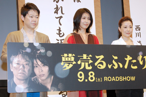 左から阿部サダヲ、松たか子、西川美和監督