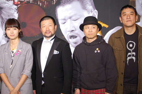 （左から）宮崎あおい、木村祐一、三宅弘城、ピエール瀧
