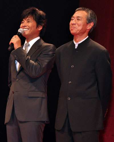 織田裕二（左）と柳葉敏郎（右）