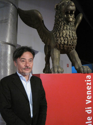 ヴェネチア国際映画祭に参加した黒沢清監督
