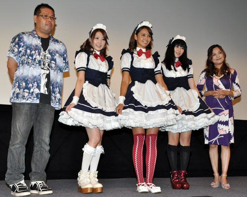 左から山本淳一監督、中田ちさと、加藤夏希、仲谷明香、松澤由美
