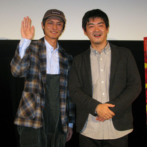 高良健吾（左）と沖田修一監督（右）