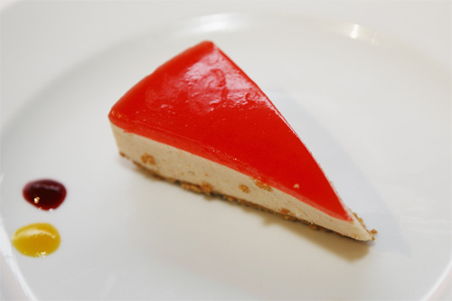 谷花音プロデュースの「世界一かわいい桃太郎トマトチーズケーキ」