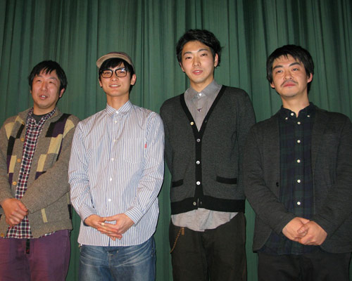 左から黒田大輔、高良健吾、柄本佑、沖田修一監督