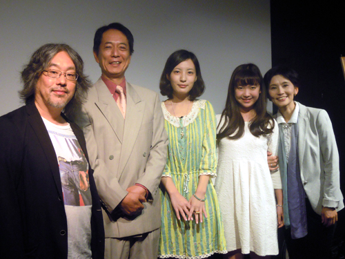 左から太田隆文監督、並樹史朗、、平沢いずみ、橋本わかな、斉藤とも子