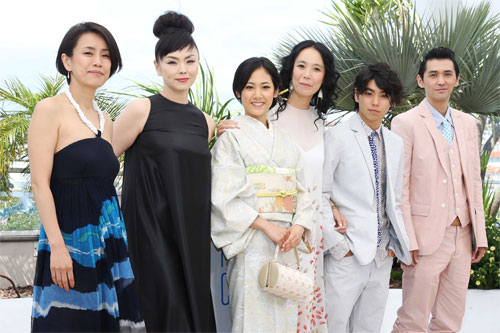 左から渡辺真起子、松田美由紀、吉永淳、河瀬直美監督、村上虹郎、村上淳
(C) Kazuko Wakayama