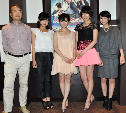 左から金子修介監督、加弥乃、武田梨奈、花井瑠美、清野菜名