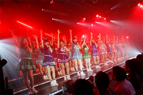 「HKT48劇場3周年記念特別公演」ライブの模様
(C) AKS