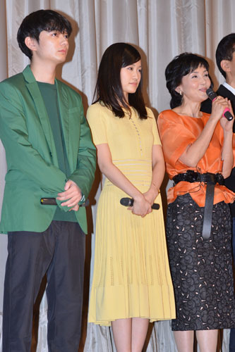 左から染谷将太、前田敦子、南果歩