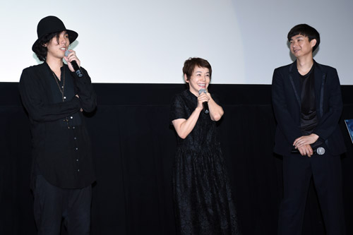 左から野田洋次郎、大竹しのぶ、松永大司監督