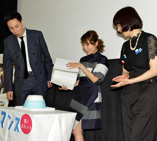 左から大倉孝二、大島優子、タナダユキ監督